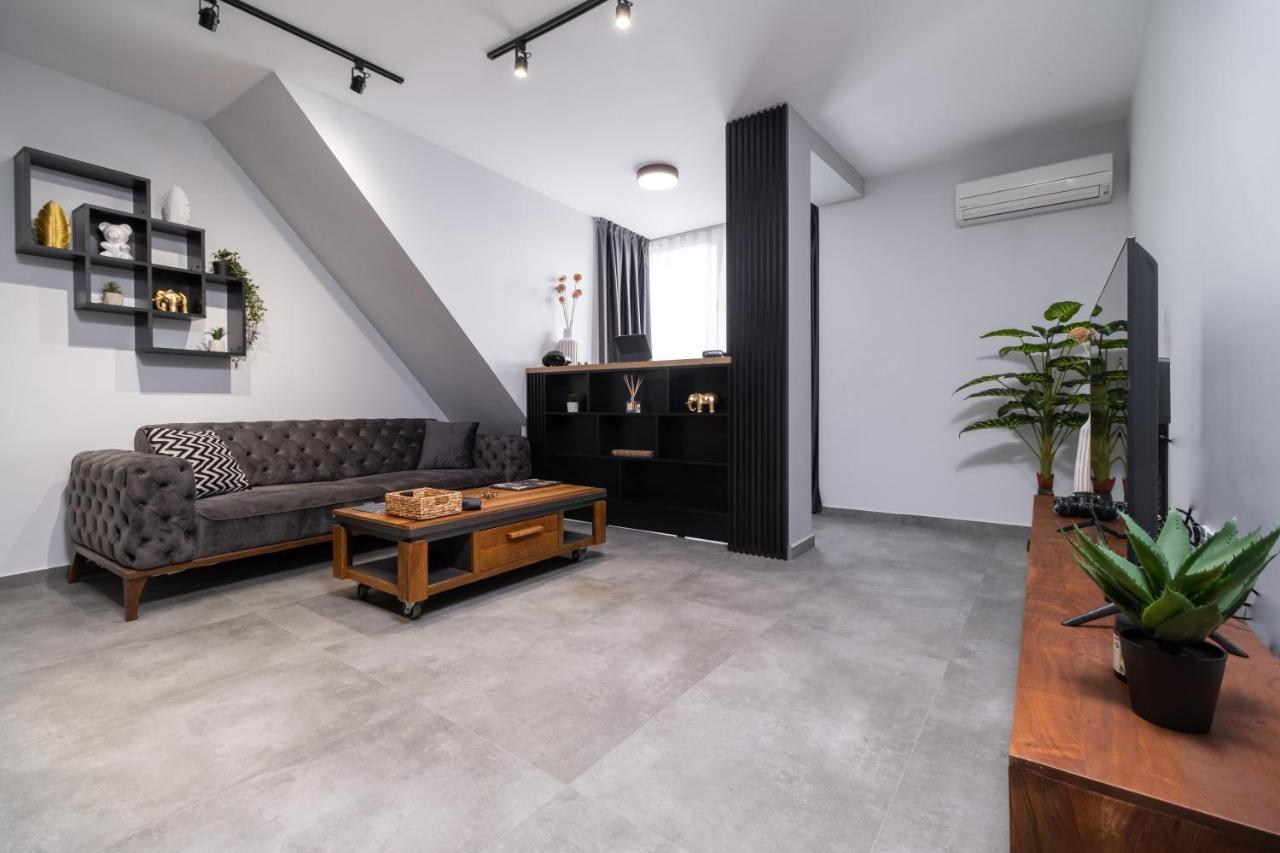 Chic 1Br Apartment With Balcony In Φιλιππούπολη Εξωτερικό φωτογραφία